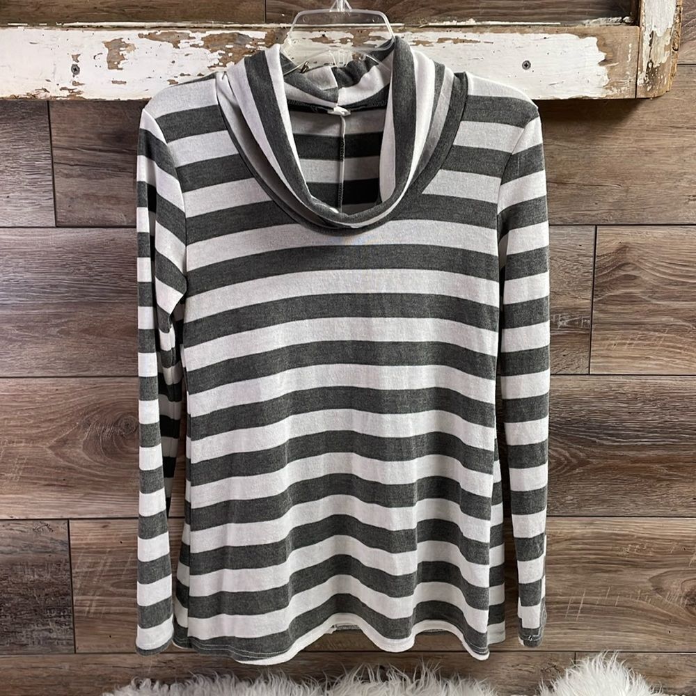 AMERICAN CITY WEAR Ladies Cowl Neck Long Sleeve Pullover Striped Top Size Medium